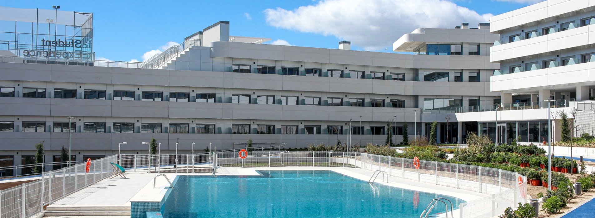 Boek een tour om onze locatie in Madrid Pozuelo te bezoeken.