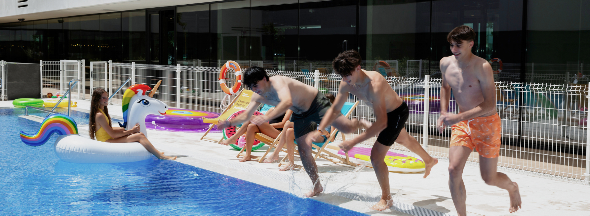 Groots van start met Granada's Opening Deal.